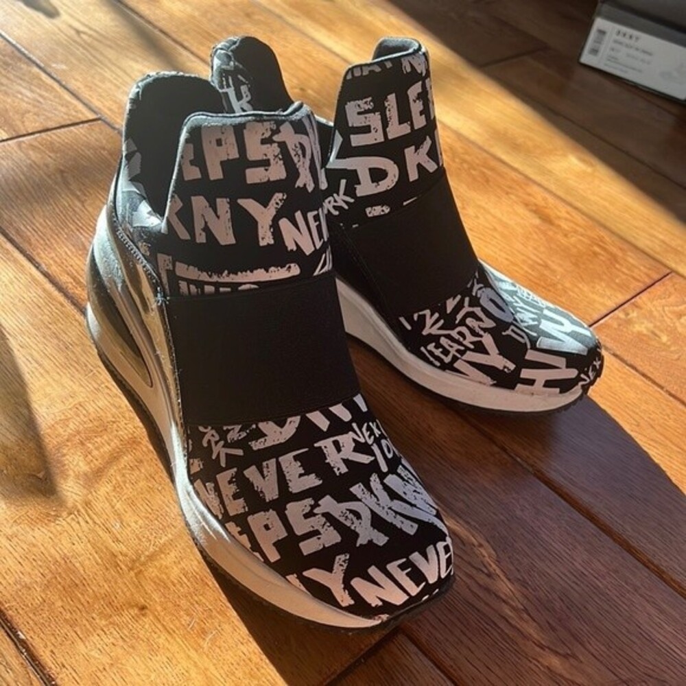 DKNY Women’s Graffiti Print Bubble Wedge Slip-On Sneakers | Size 7 | NEW